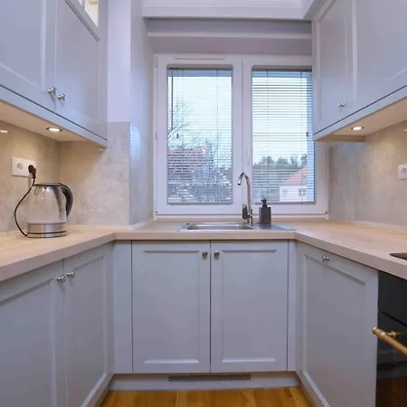 Spacious 3city With Bathtub In By Renters