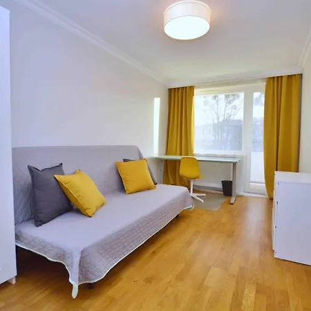 Spacious 3city With Bathtub In By Renters