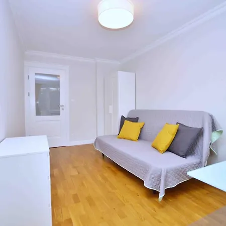 Spacious 3city With Bathtub In By Renters Apartamento